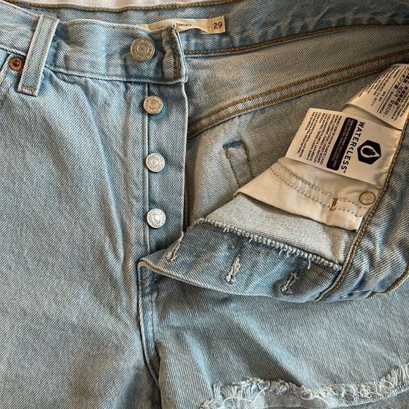 Levi’s wedgie shorts - Picture 6 of 6